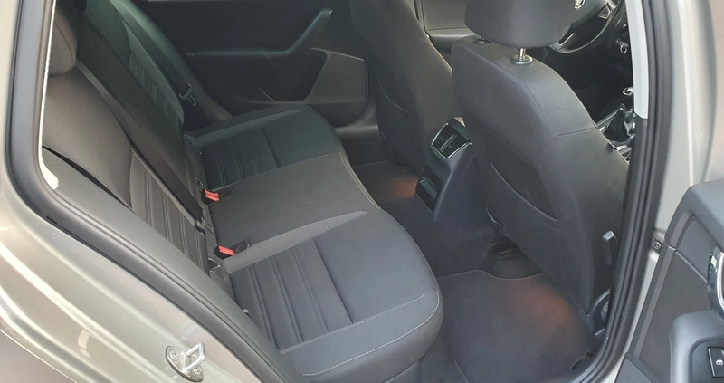 Skoda Octavia cena 47900 przebieg: 210000, rok produkcji 2017 z Mielec małe 301